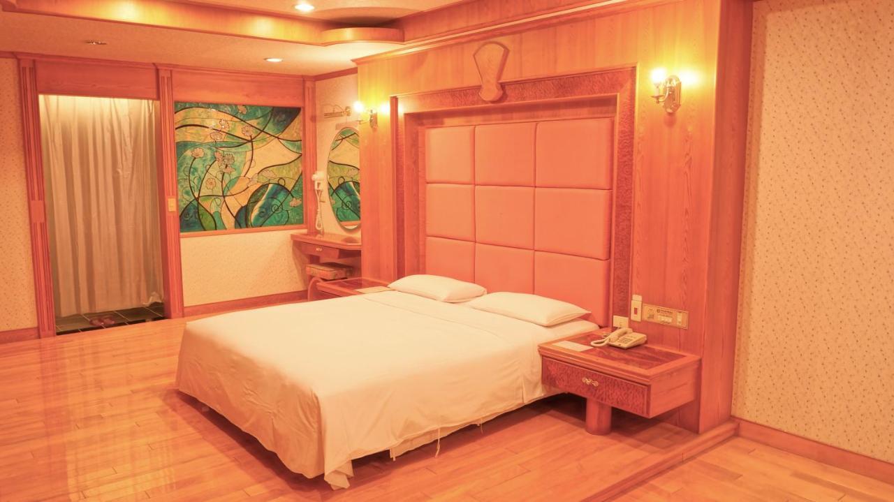 Hwa Du Hotel Tainan Exterior photo